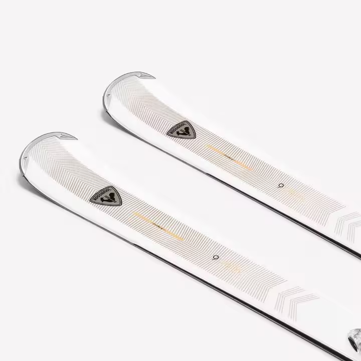 Skis couleur crème 1